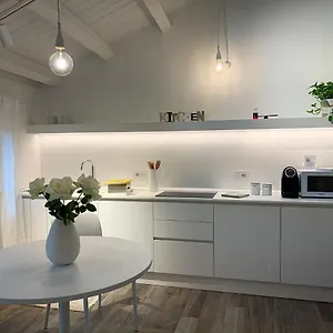 https://al-sagraeto-white-apartment.hotelinveneto.com