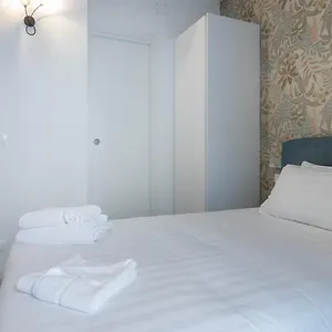 https://italianway-the-b-village-superior.it-lombardy.com